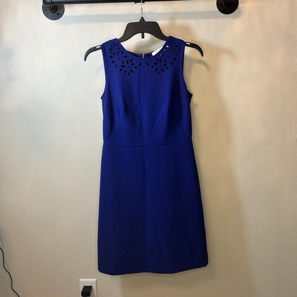 Ann Taylor LOFT Royal Blue Eyelet Cutout Neckline Sleeveless Shift Dress 0552